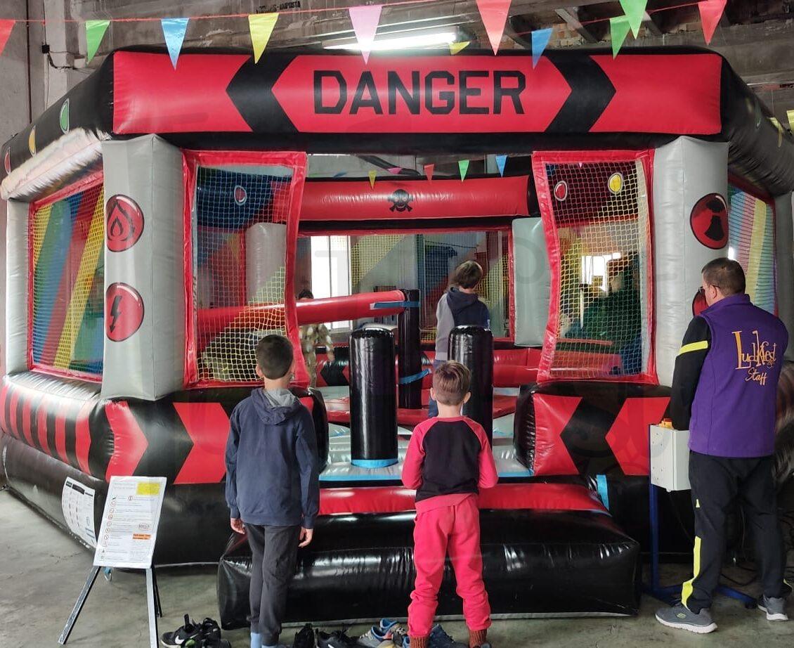 supervisión de castillos hinchables en eventos infantiles