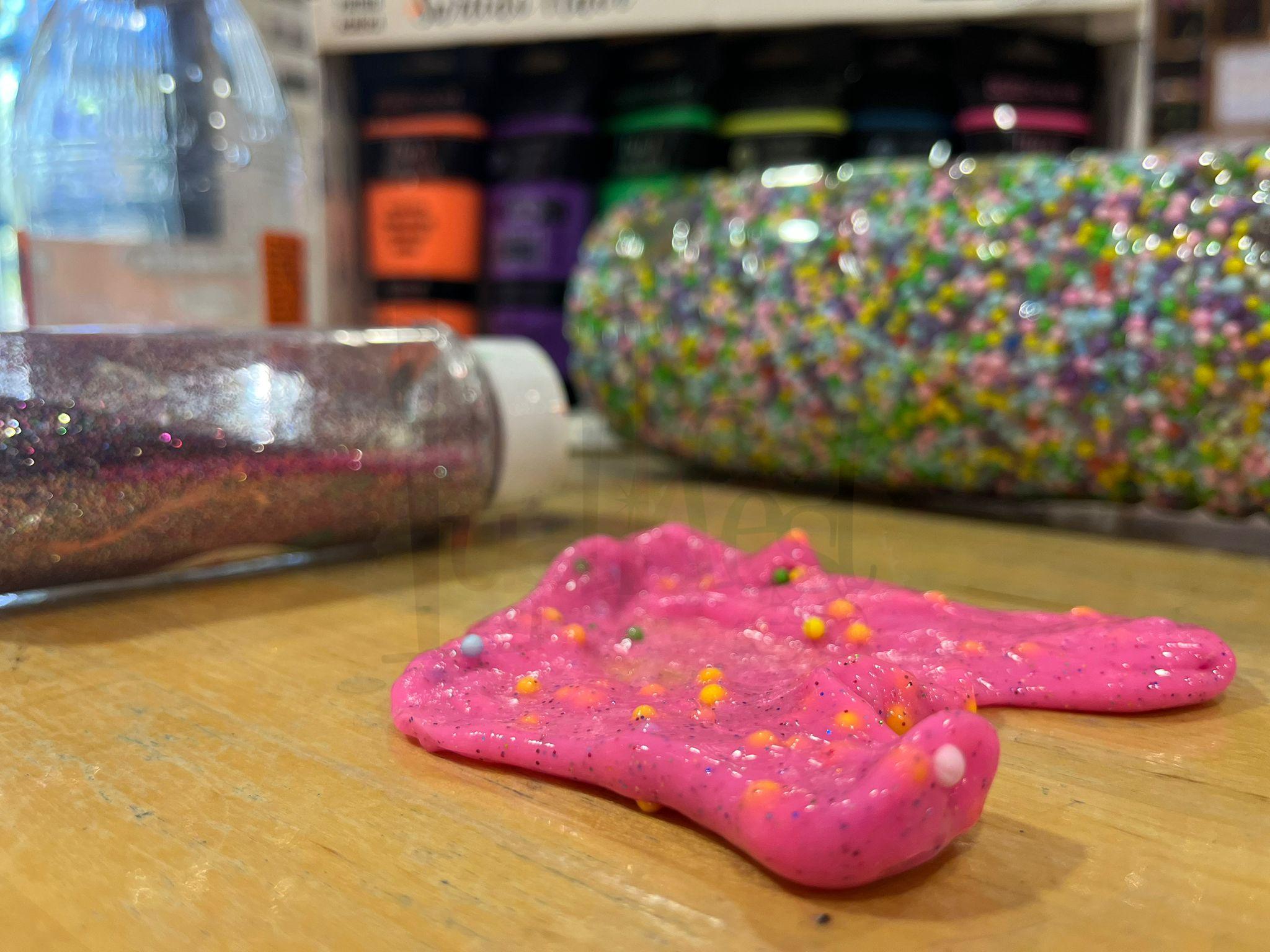 material de maquillaje infantil preparado para actividad de animación infantil en evento