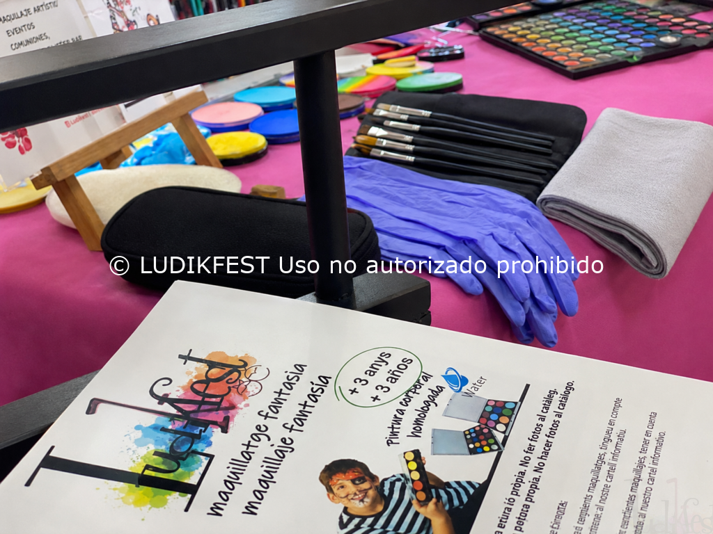 Pintura corporal homologada y documentación para maquillaje profesional