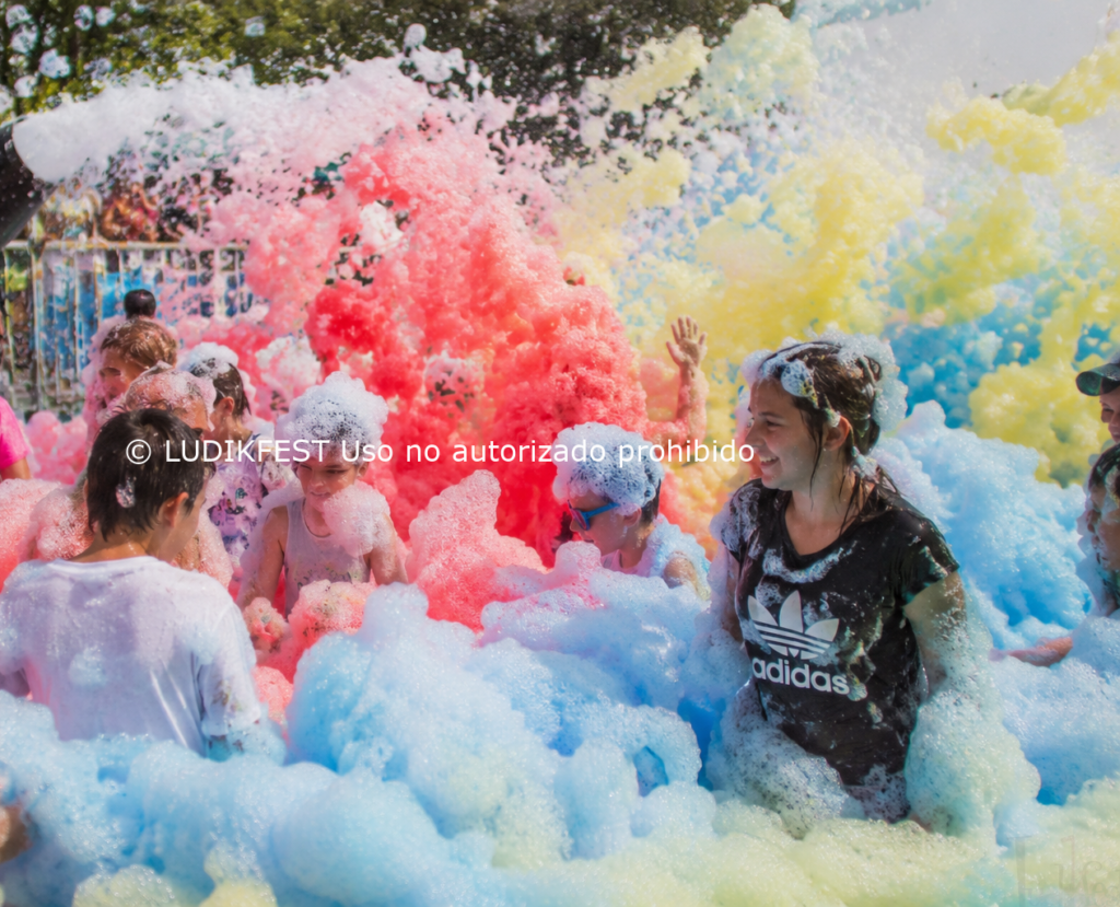 Actividad de verano organizada por Ludikfest con experiencias de ocio educativo al aire libre