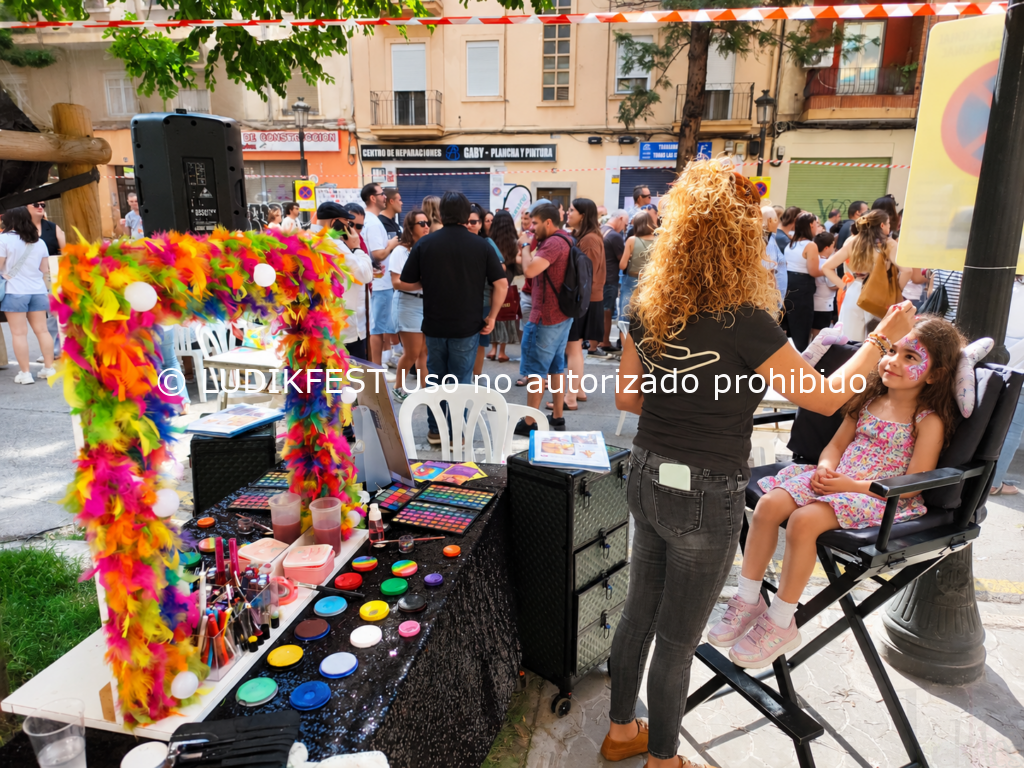Pintacaras de LUDIKFEST durante el IV Maxi Solidari de Valencia
